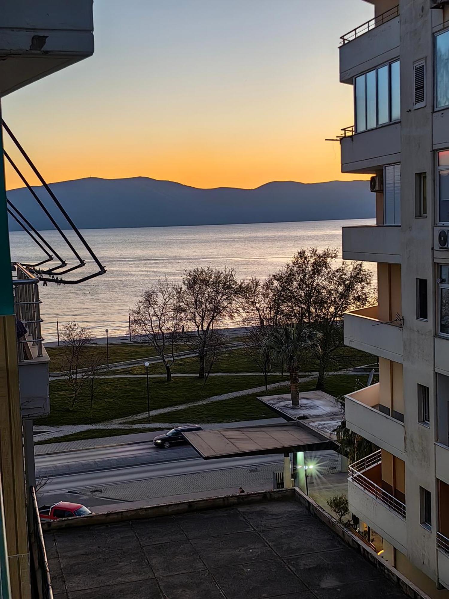 Lungomare Luxury Sea View Apartaments Vlorë Zimmer foto
